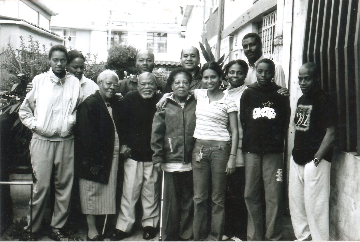 Con su familia.